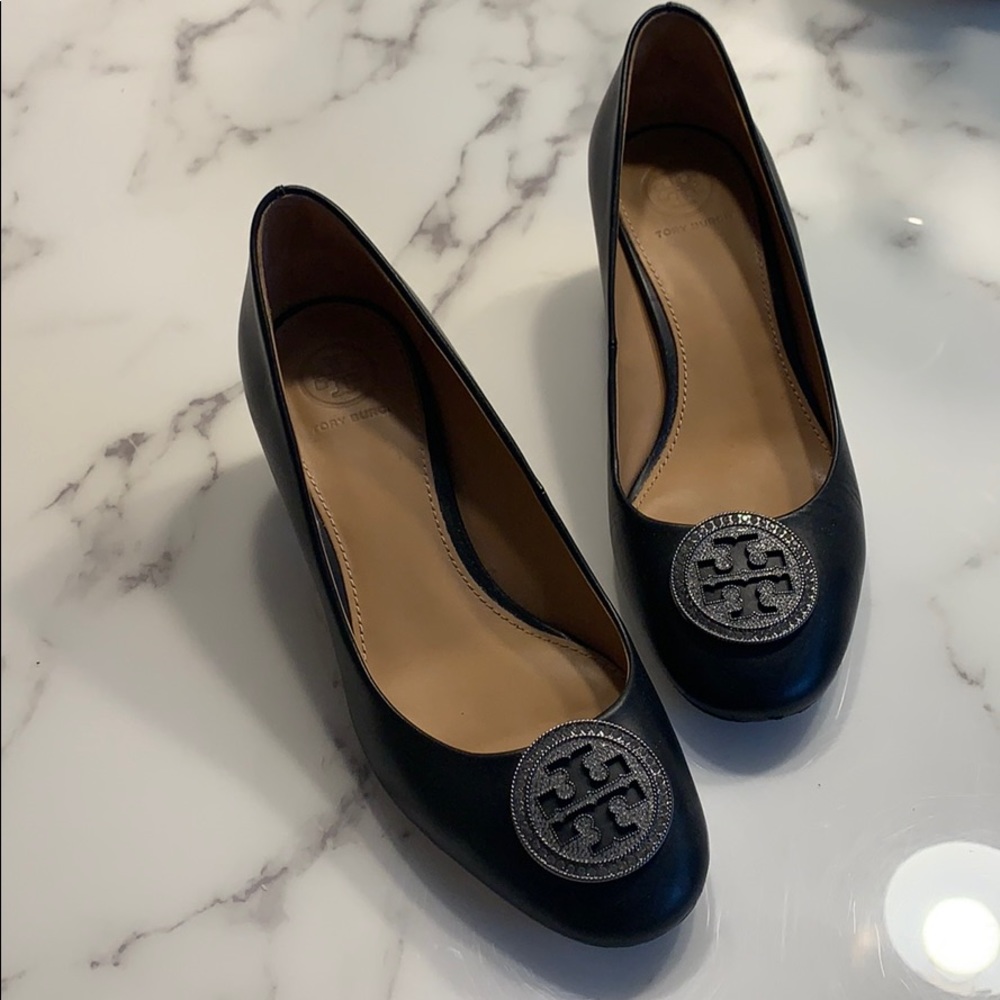 Tory Burch Liana Medallion Pump